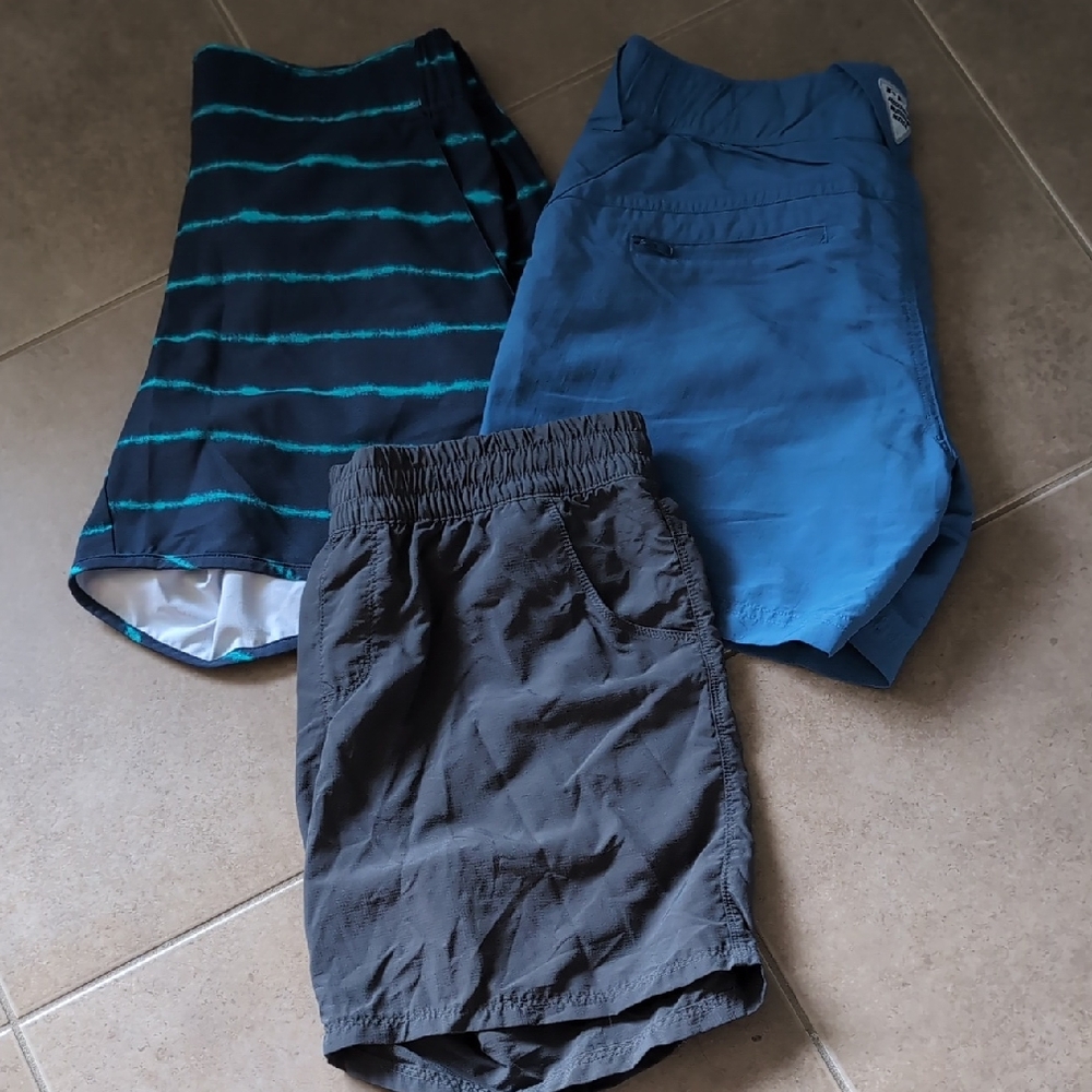 Columbia Stylish Blue and Gray Shorts Set